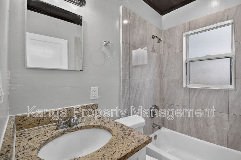 West Palm Beach Condo: 887 7th St