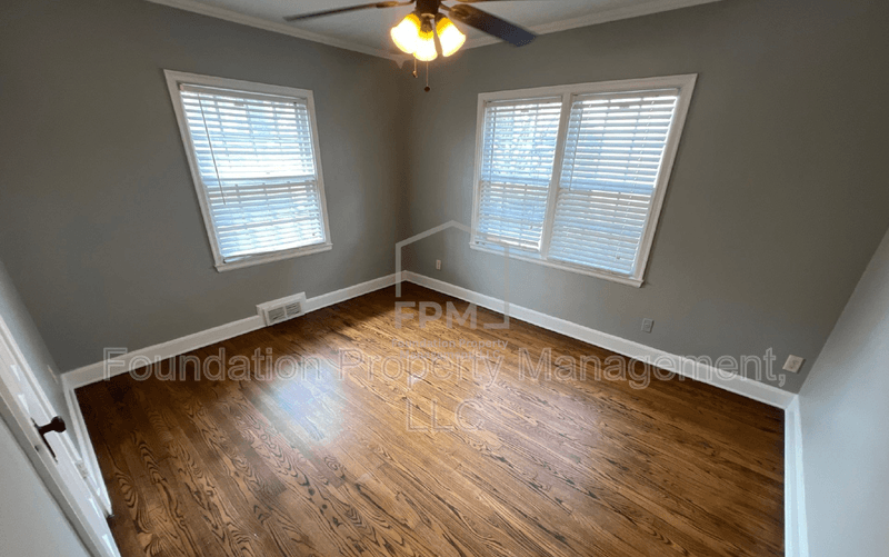 Memphis House: 252 East Edwin Circle