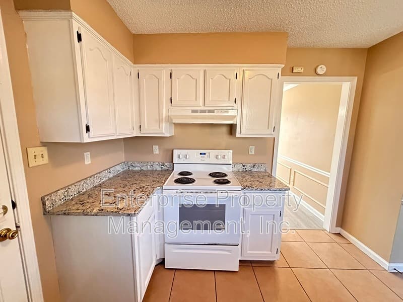 Cordova House: 7828 Bland Lane