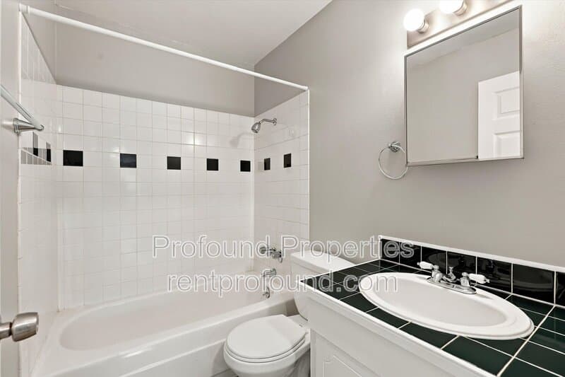 Portland Condo: 3827 SE Francis Street - 5