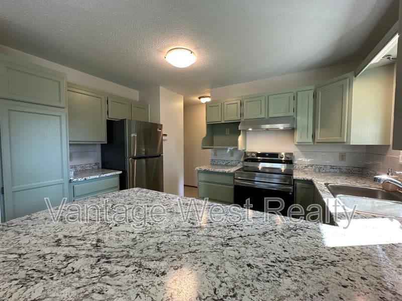 Kelowna Condo: 1281 Bothe Rd
