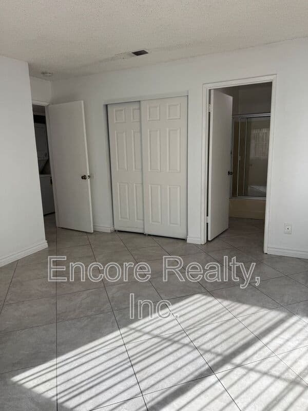 Chula Vista Condo: 2085 Lakeridge Cir