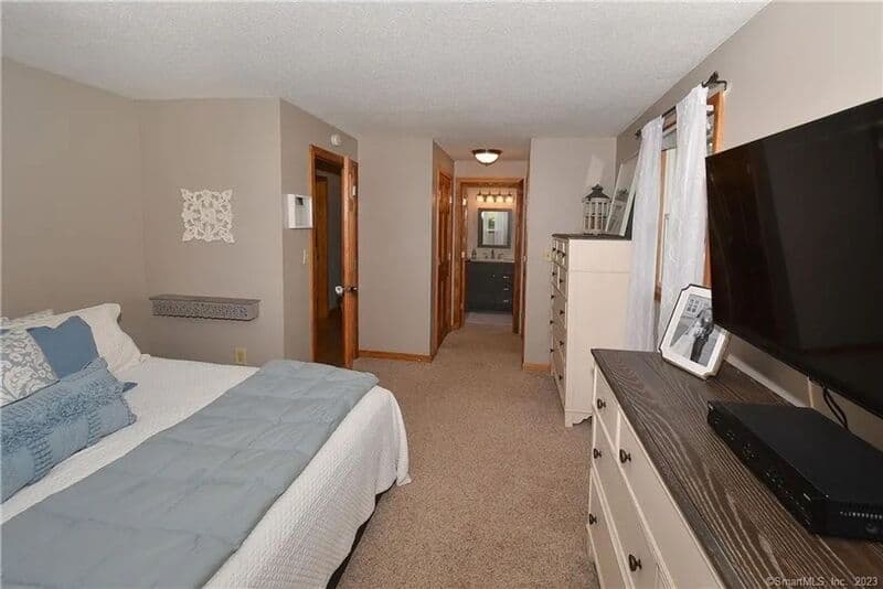 Enfield House: 281 Abbe Rd