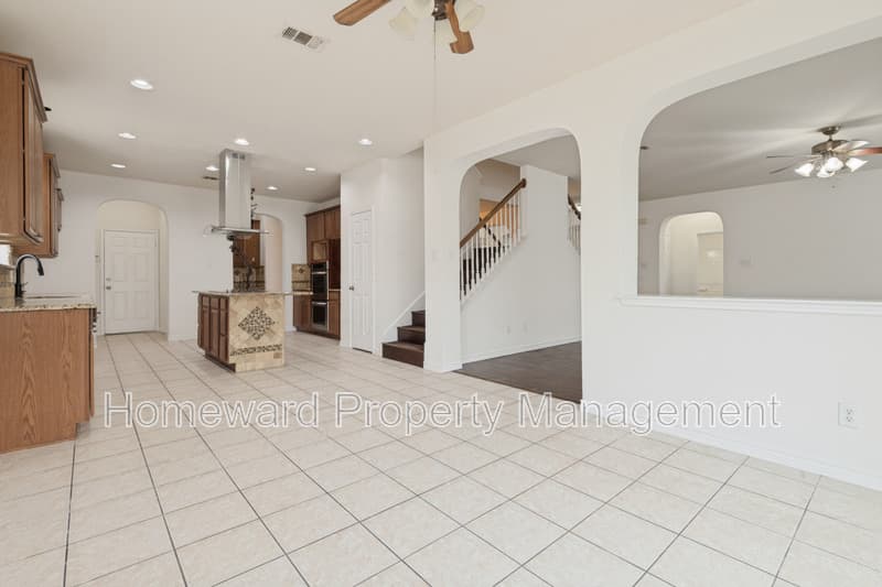 Euless House: 307 Moonlight Drive