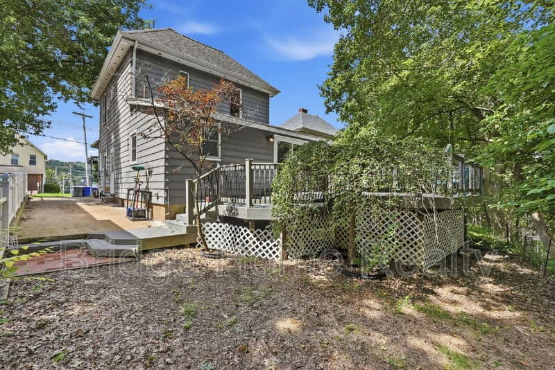 Mars House: 507 Cherry St