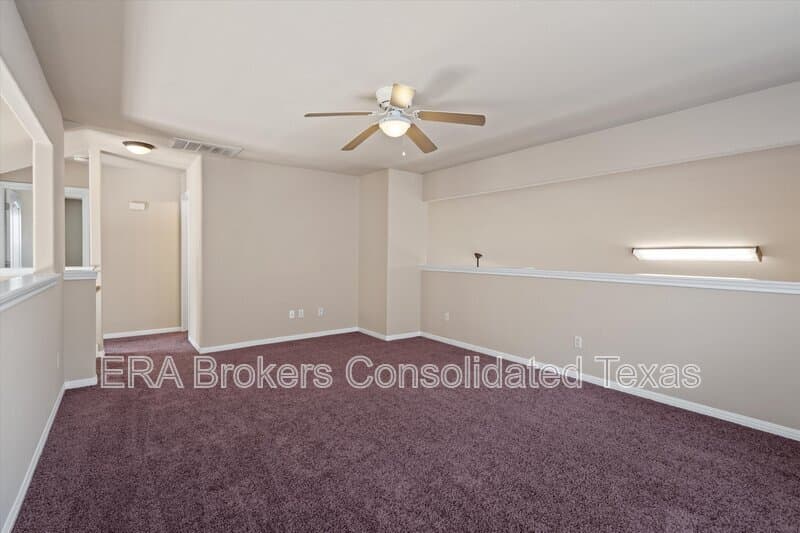 Austin House: 8800 Hazelhurst Dr