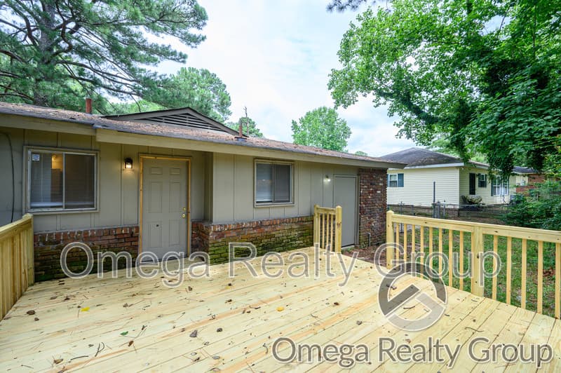Birmingham House: 413 Wedgeworth Rd