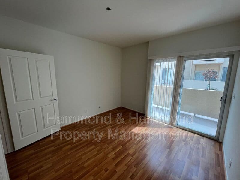 Reseda Condo: 19350 Sherman Way