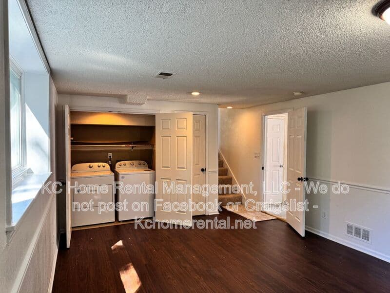 lees summit House: 1011 se 6th street