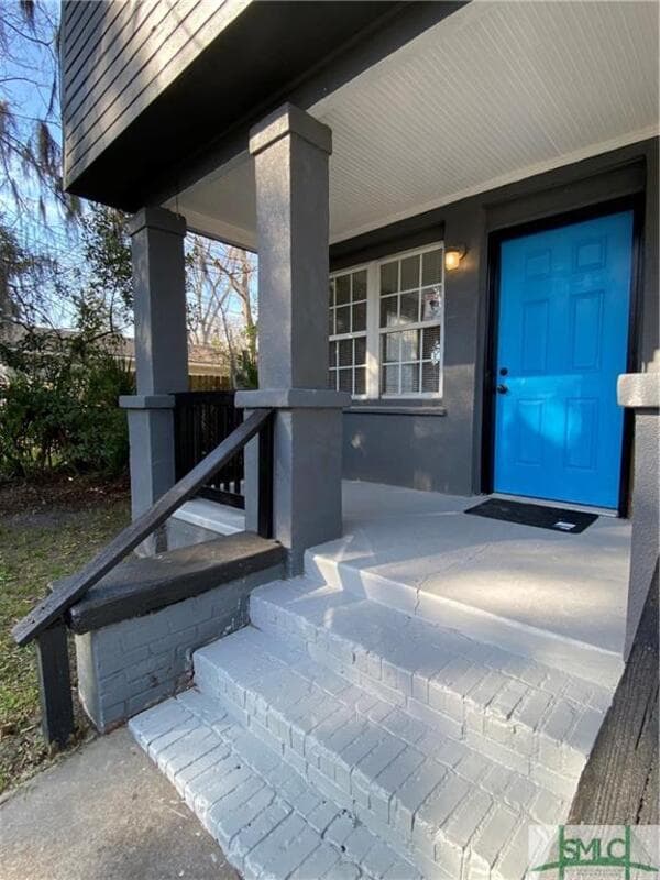 Savannah Condo: 1000 West 53rd Street - Lower Unit