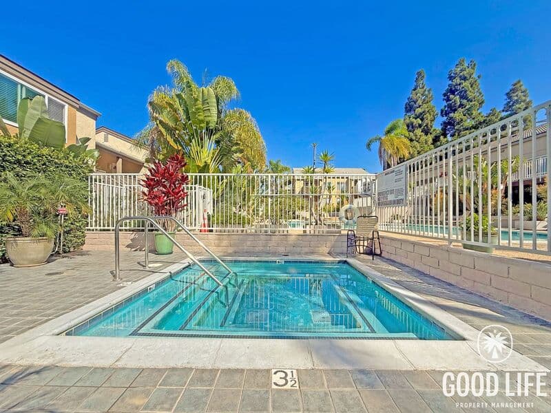 La Jolla Condo: 8512 Via Mallorca