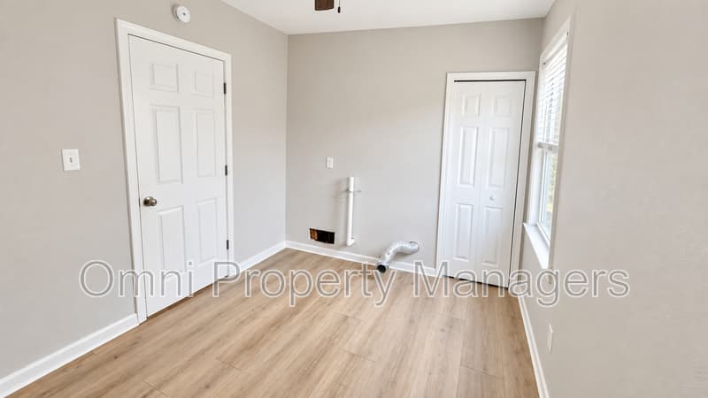 warren House: 8030 Chalmers Ave