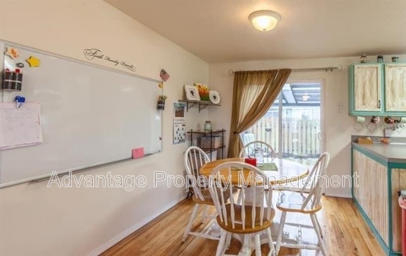 Albany House: 3122 30th SE