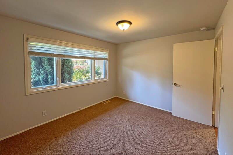 Kirkland House: 10632 NE 47th Pl