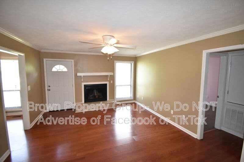 Fayetteville House: 6897 Kingsgate Dr