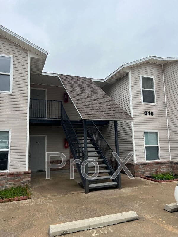 Springdale House: 316 Erin Place