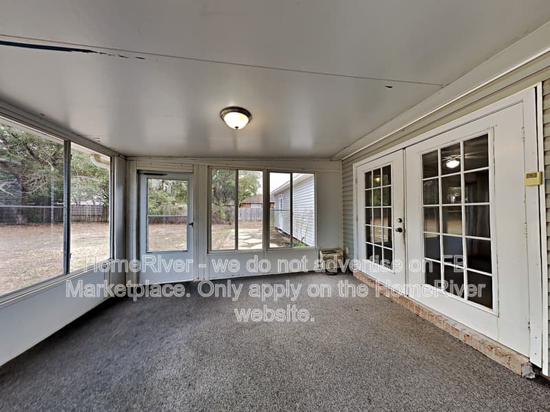 Navarre House: 6610 Federal St