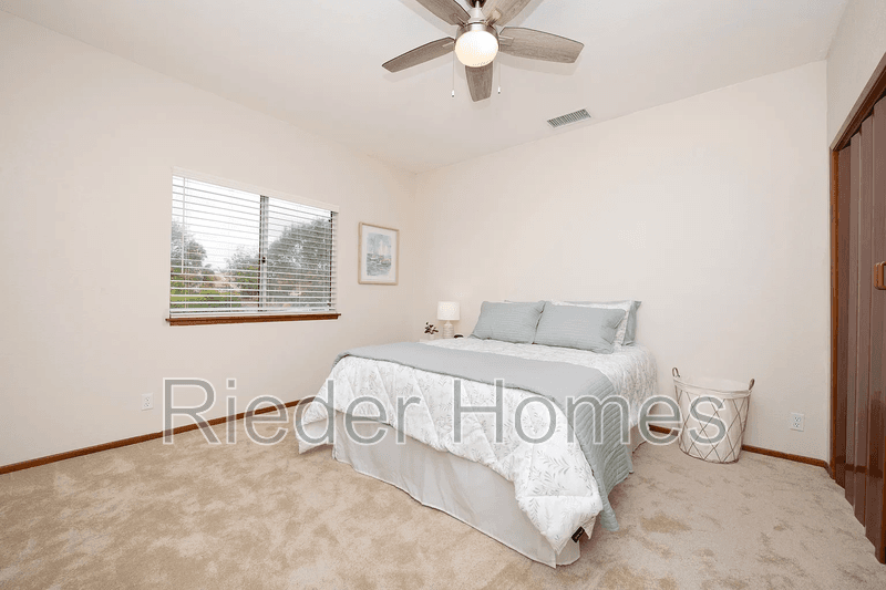 Oceanside House: 1606 Hackamore Rd