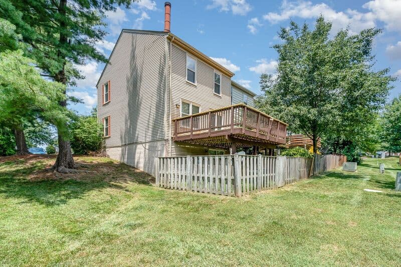 Fredericksburg House: 10701 Houck Dr