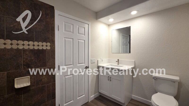 Hesperia House: 8305 Topaz Ave