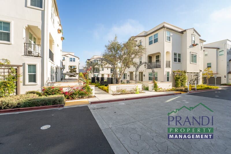 Novato Condo: 906 Rockview Rd