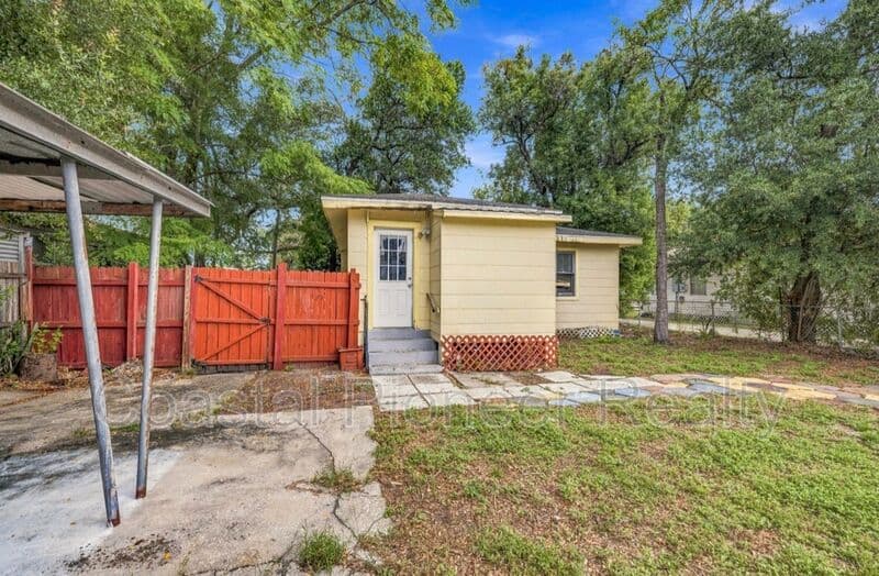 Tampa House: 1603 E 29th Ave