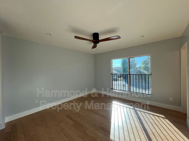 Van Nuys Condo: 5722 Woodman Ave.