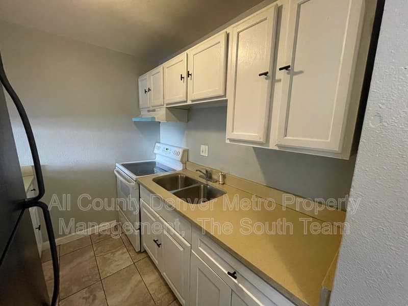 Aurora Condo: 1590 Clinton St