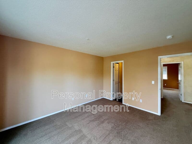 Vancouver Condo: 2766 E McLoughlin Blvd