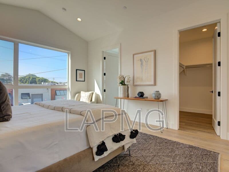 Los Angeles House: 6016 Comey Ave