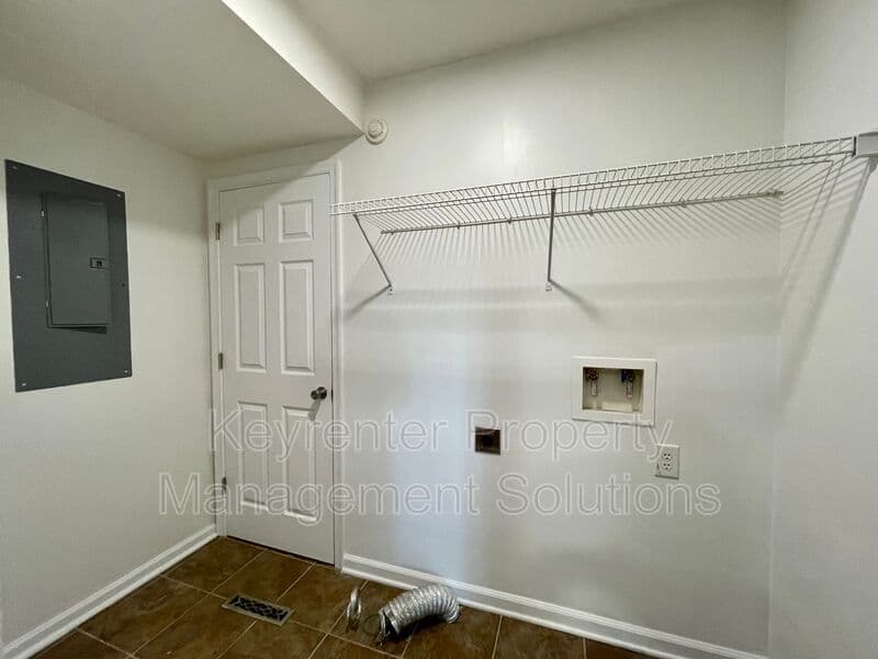 Staunton House: 1008 Jackson St