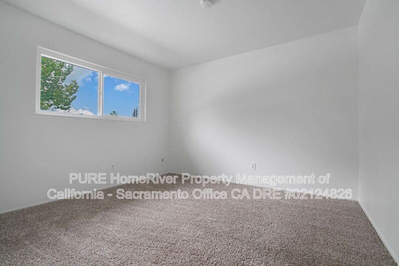 Sacramento House: 8811 Salmon Falls Dr.