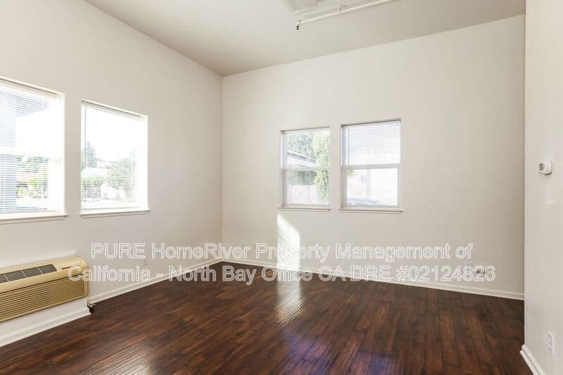 Cloverdale House: 154 Railroad Avenue