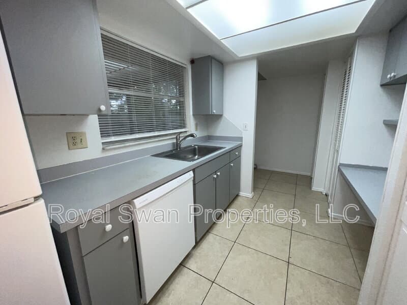 Lakeland House: 3812 Dovehollow Drive