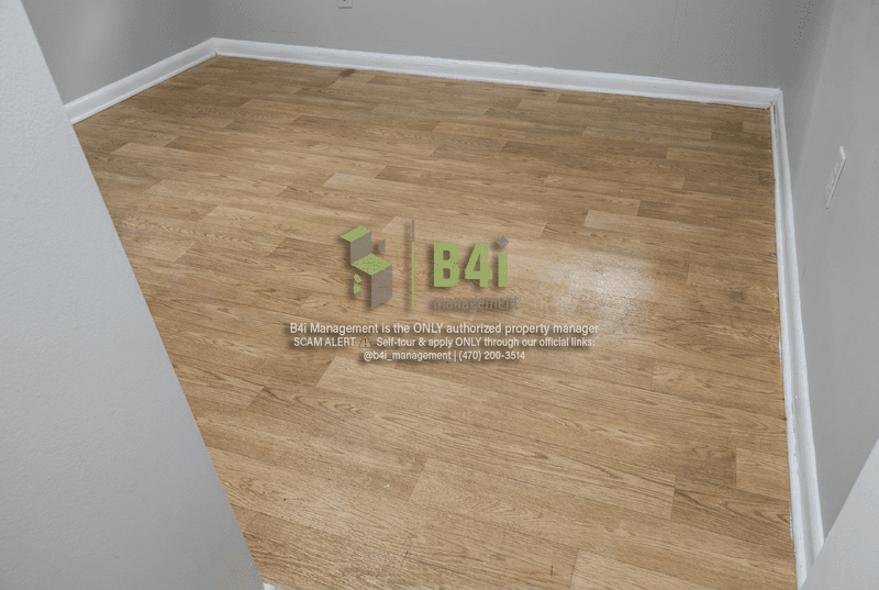 Riverdale House: 6967 Dell Court