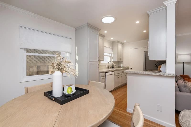 San Carlos House: 1354 Oakhurst Ave