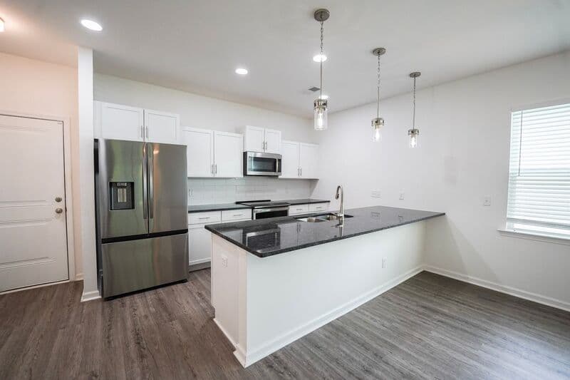 Richmond Hill House: 24 Crown Ct