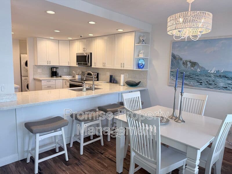 Oceanside Condo: 910 N Pacific Street