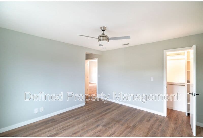 Los Angeles Condo: 5847 Willoughby Avenue