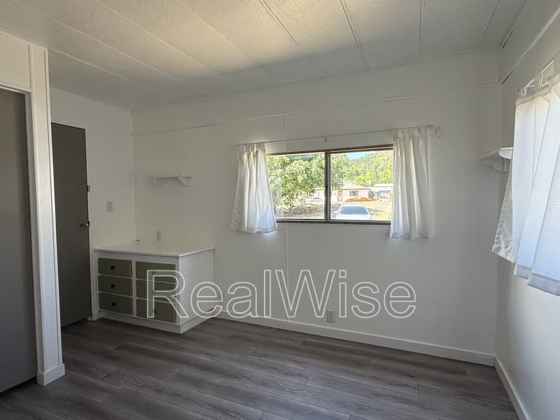 Sutherlin House: 2515 Nonpareil Rd