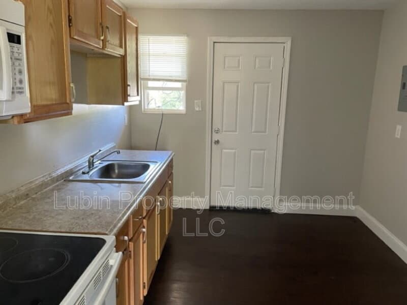 Memphis Condo: 1043 College St Apt 11
