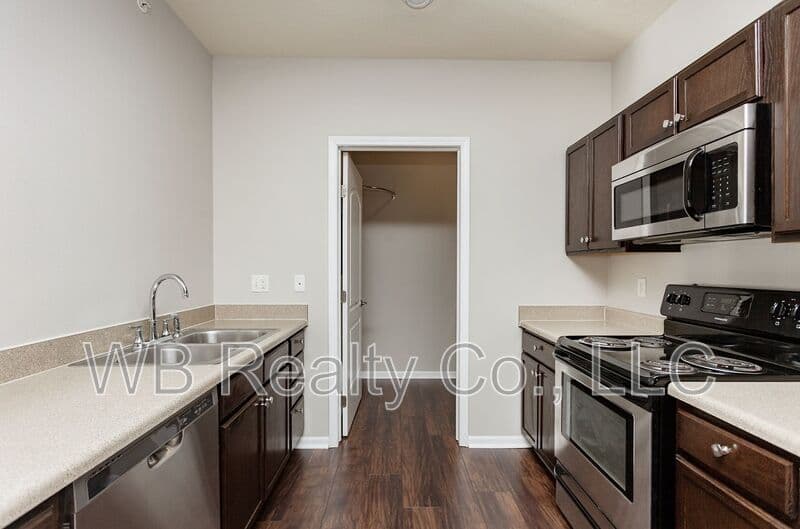 Grimes Condo: 1951 N James St