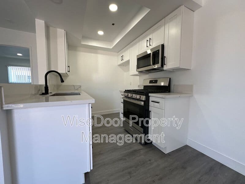 Santa Ana Condo: 810 S Flower St.