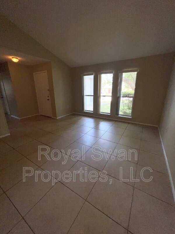 Lakeland House: 3812 Dovehollow Drive