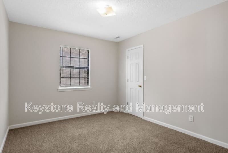 Unit 7
Oak Grove Condo: 1375 Thompsonville Lane
