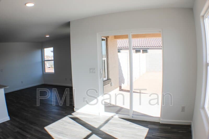 Casa Grande House: 1389 East Jaycie Lane