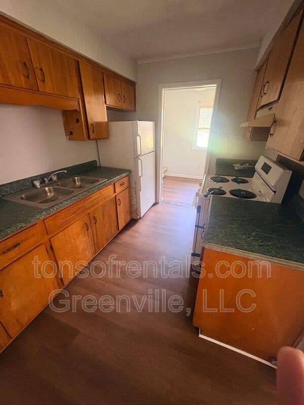 Spartanburg House: 293 Dogwood Club Road
