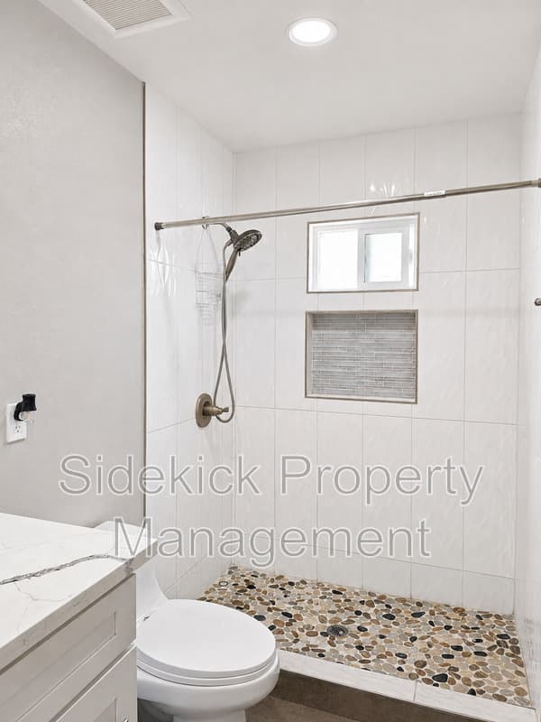 Whittier House: 11443 Dicky St