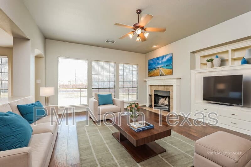 Little Elm House: 2541 Indian Hills Dr
