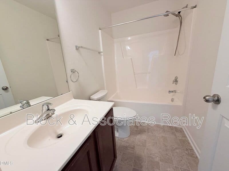 Holly Springs House: 536 Gooseberry Dr